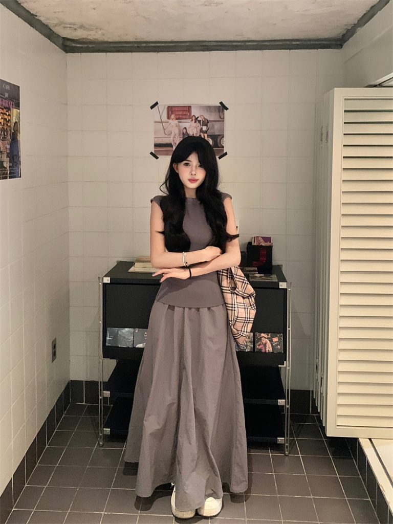American Retro Gray Two-Piece Set with Cargo Midi Skirt and Short-Sleeve T-Shirt
