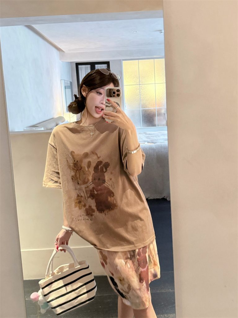 Relaxed American Vintage Drop Shoulder Graffiti Top and Animal Print Skirt Two Piece Set